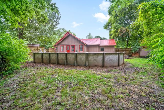 525 Inver Ln, Clarksville, TN 37042