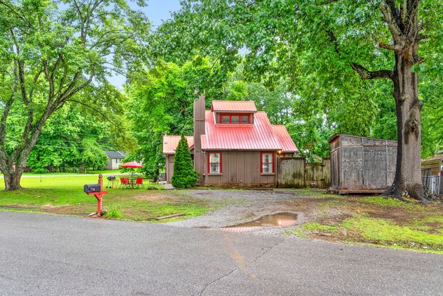 525 Inver Ln, Clarksville, TN 37042