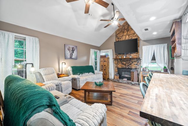 525 Inver Ln, Clarksville, TN 37042