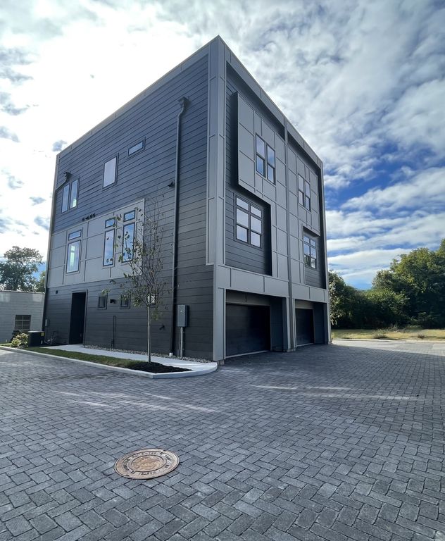 107 E 9th St Apt D-7, Columbia, TN 38401