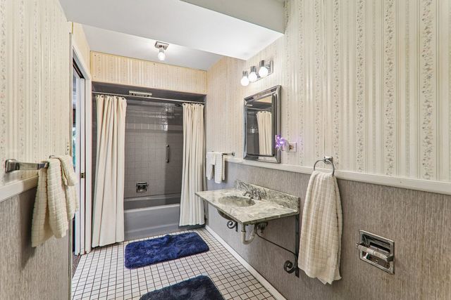 2870 Alden Lane, Des Plaines, IL 60018