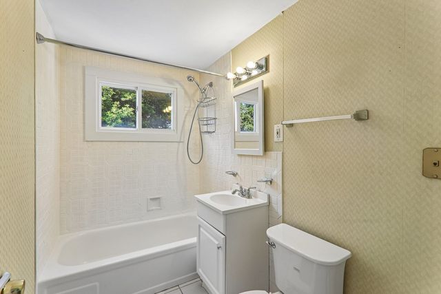 2870 Alden Lane, Des Plaines, IL 60018
