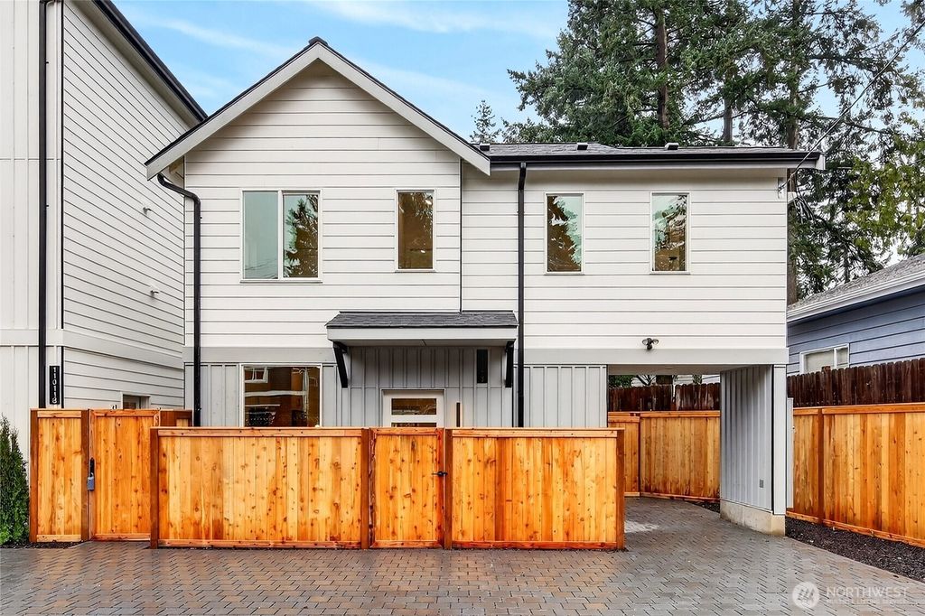 11013 Goodwin Way NE, Seattle, WA 98125