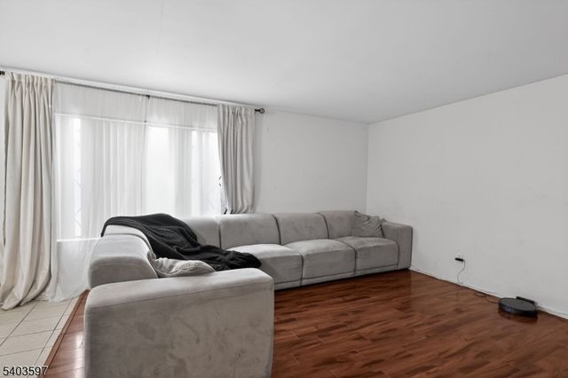 192 Burnett Ave 1, Maplewood Twp., NJ 07040