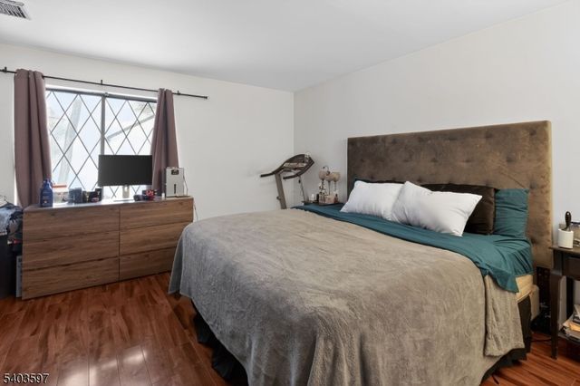 192 Burnett Ave 1, Maplewood Twp., NJ 07040