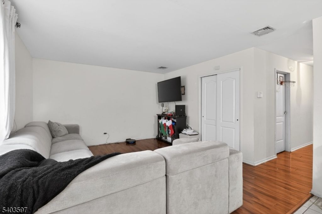 192 Burnett Ave 1, Maplewood Twp., NJ 07040