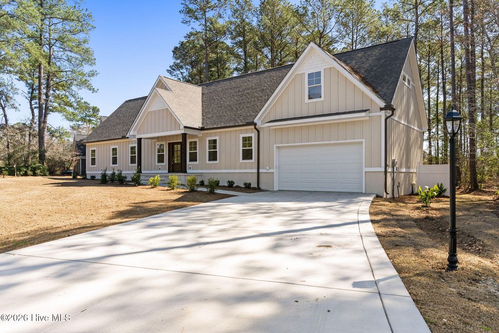 355 S Middleton Drive NW, Calabash, NC 28467