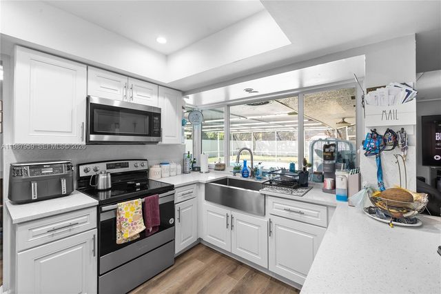 491 NW 45th Ter, Plantation, FL 33317