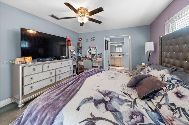 491 NW 45th Ter, Plantation, FL 33317