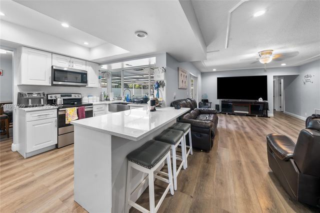 491 NW 45th Ter, Plantation, FL 33317