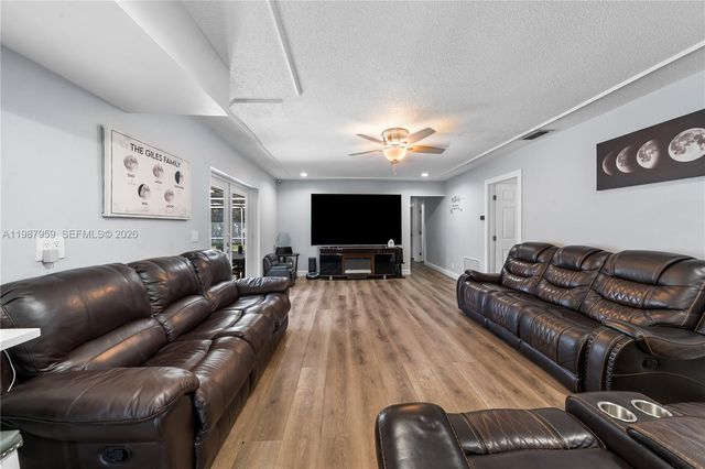 491 NW 45th Ter, Plantation, FL 33317