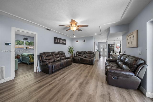 491 NW 45th Ter, Plantation, FL 33317