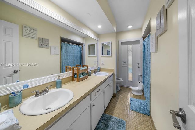 491 NW 45th Ter, Plantation, FL 33317