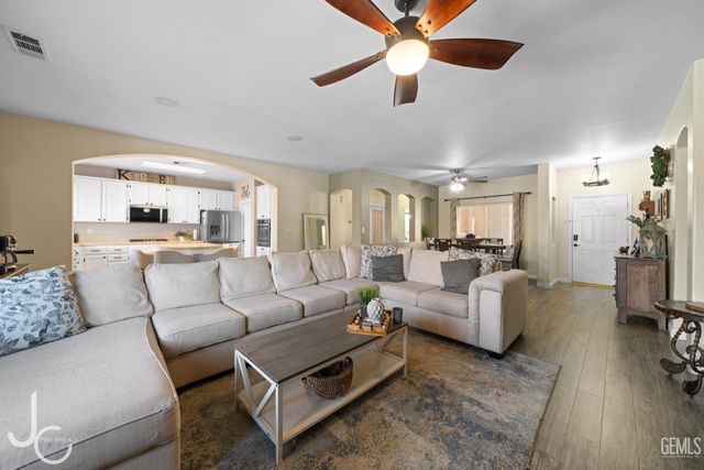 11102 Vista Del Rancho Drive, Bakersfield, CA 93311