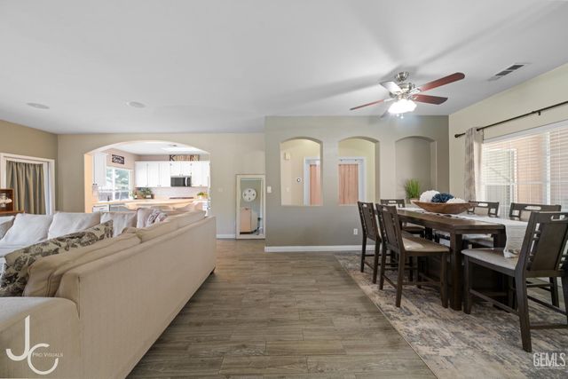 11102 Vista Del Rancho Drive, Bakersfield, CA 93311