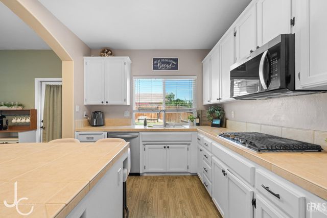 11102 Vista Del Rancho Drive, Bakersfield, CA 93311