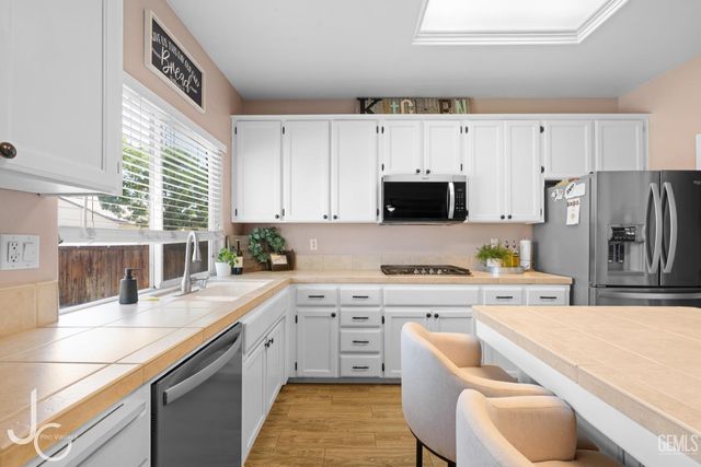 11102 Vista Del Rancho Drive, Bakersfield, CA 93311