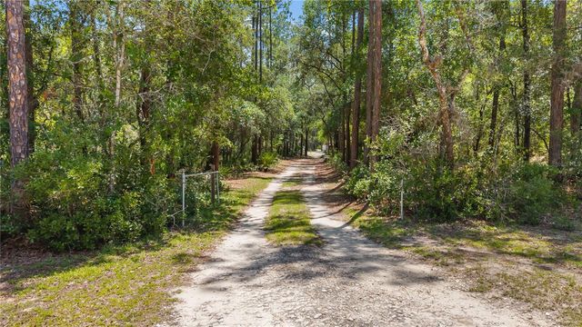 106 ARROWHEAD POINT ROAD, Hawthorne, FL 32640