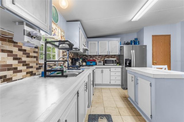 106 ARROWHEAD POINT ROAD, Hawthorne, FL 32640