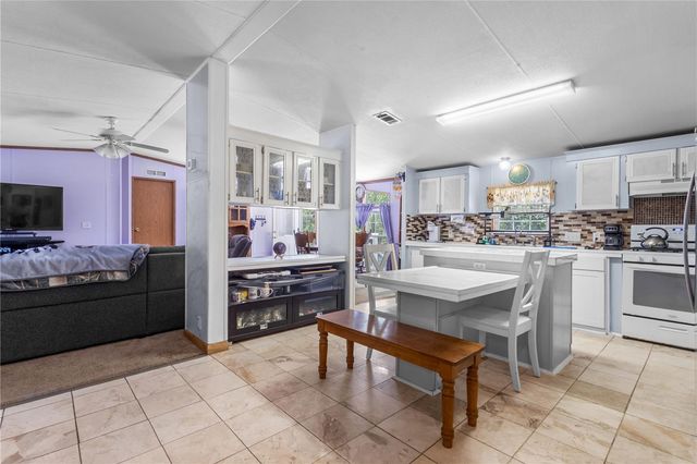106 ARROWHEAD POINT ROAD, Hawthorne, FL 32640