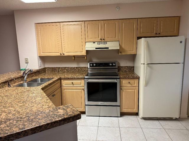 2205 S Cypress Bend Drive 307, Pompano Beach, FL 33069