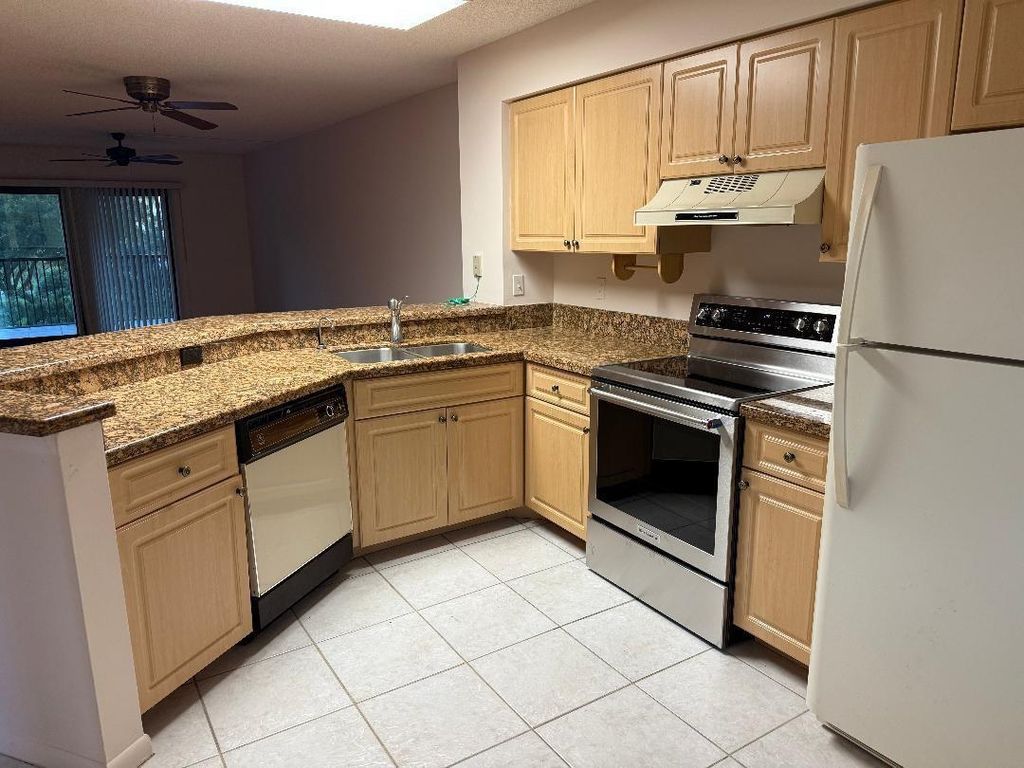 2205 S Cypress Bend Drive 307, Pompano Beach, FL 33069