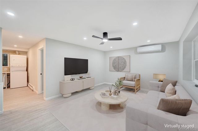 644 Bread And Cheese Hollow Road, Northport, NY 11768