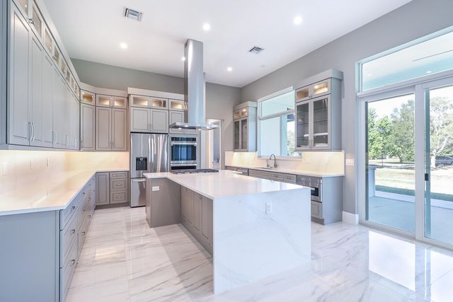 7595 155th Place N, Palm Beach Gardens, FL 33418