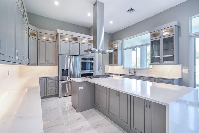 7595 155th Place N, Palm Beach Gardens, FL 33418