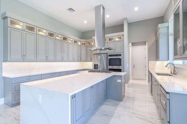 7595 155th Place N, Palm Beach Gardens, FL 33418