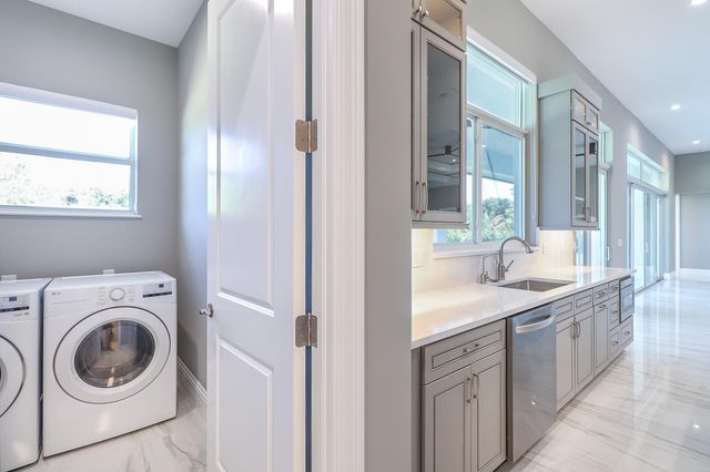 7595 155th Place N, Palm Beach Gardens, FL 33418