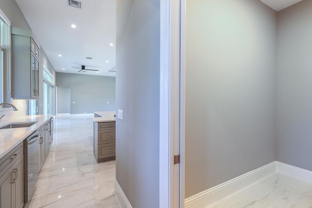 7595 155th Place N, Palm Beach Gardens, FL 33418