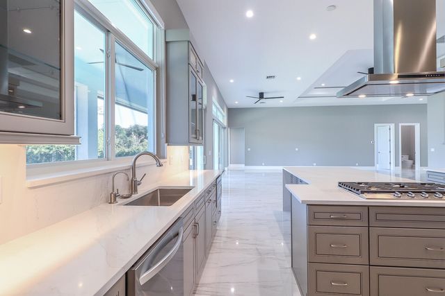 7595 155th Place N, Palm Beach Gardens, FL 33418