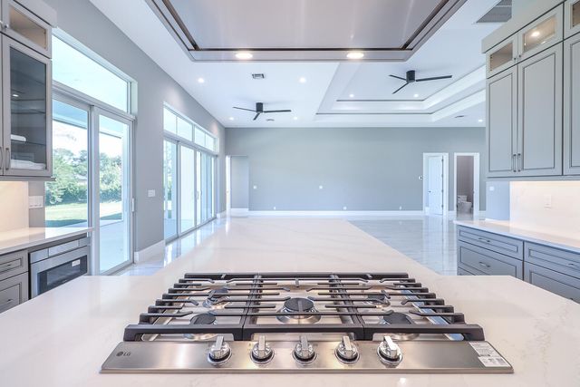 7595 155th Place N, Palm Beach Gardens, FL 33418