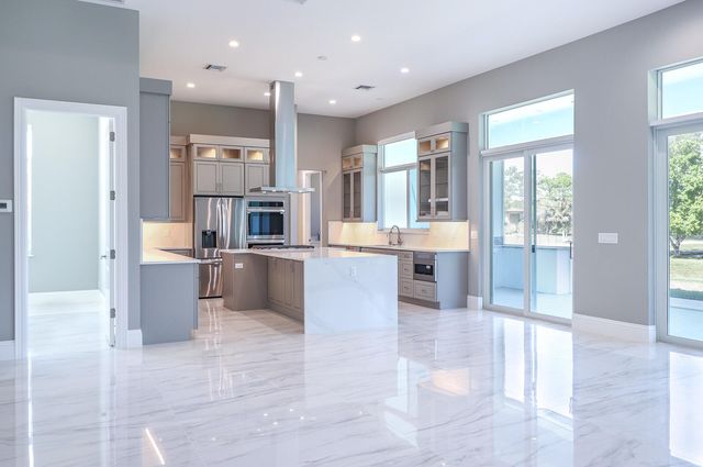 7595 155th Place N, Palm Beach Gardens, FL 33418