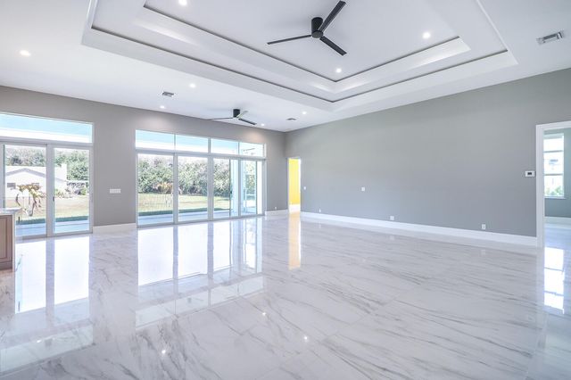 7595 155th Place N, Palm Beach Gardens, FL 33418