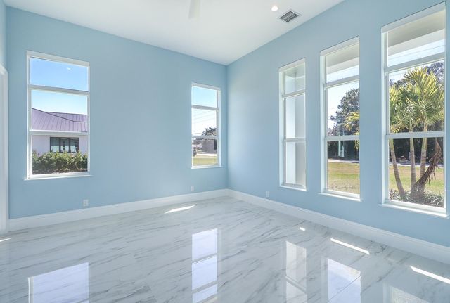 7595 155th Place N, Palm Beach Gardens, FL 33418