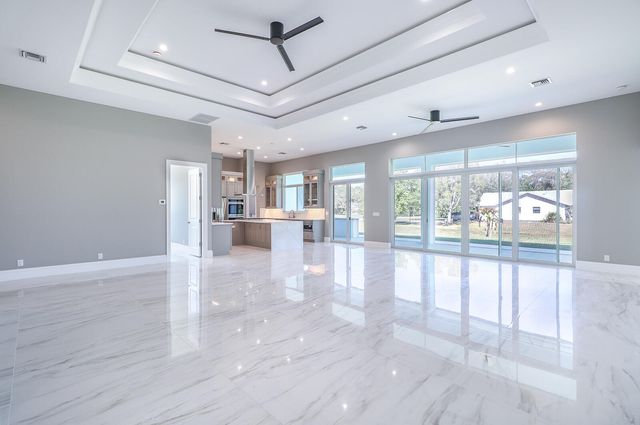 7595 155th Place N, Palm Beach Gardens, FL 33418