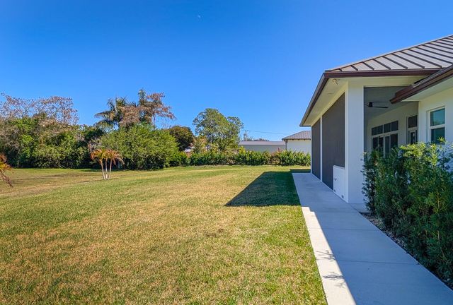 7595 155th Place N, Palm Beach Gardens, FL 33418