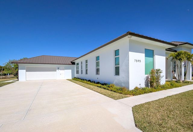 7595 155th Place N, Palm Beach Gardens, FL 33418