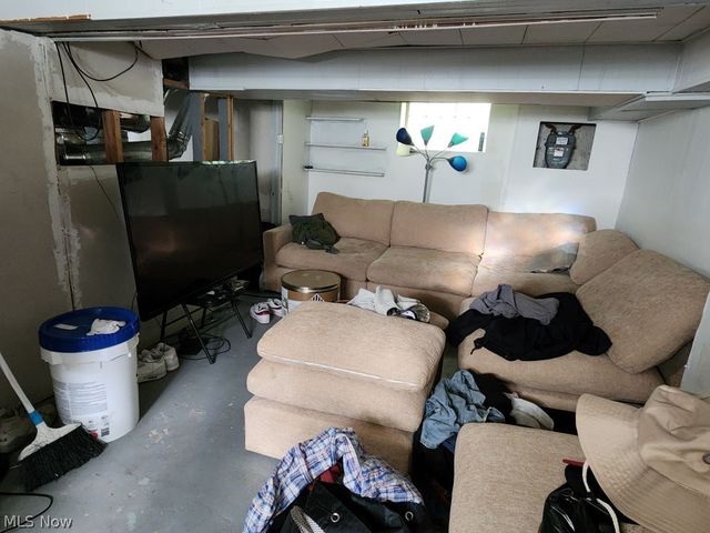 12903 Oakfield Avenue, Cleveland, OH 44105