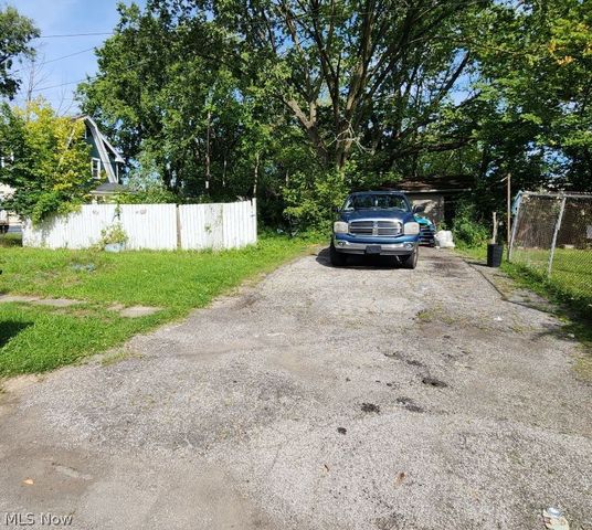 12903 Oakfield Avenue, Cleveland, OH 44105