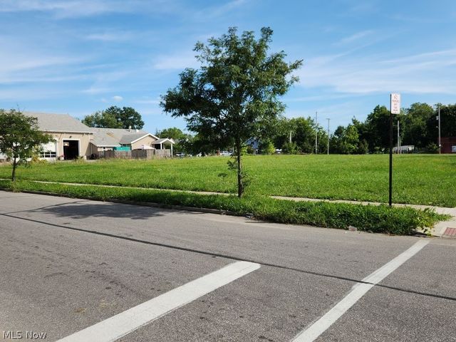 12903 Oakfield Avenue, Cleveland, OH 44105