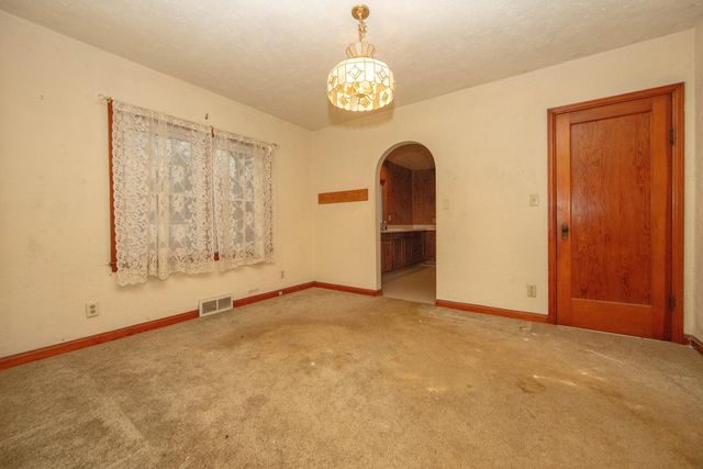 133 East End Avenue, Evansdale, IA 50707