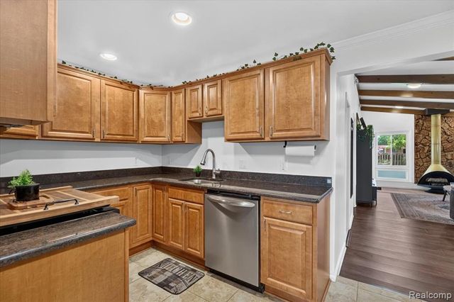 22611 Detour Street, Saint Clair Shores, MI 48082