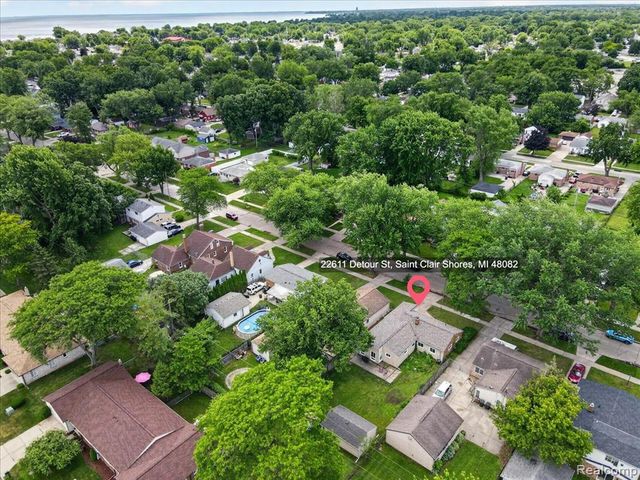 22611 Detour Street, Saint Clair Shores, MI 48082