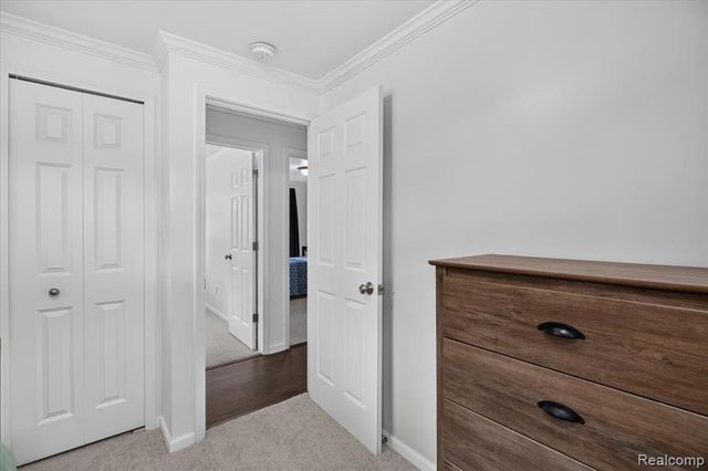 22611 Detour Street, Saint Clair Shores, MI 48082