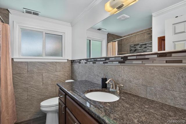 22611 Detour Street, Saint Clair Shores, MI 48082