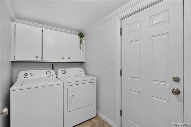 22611 Detour Street, Saint Clair Shores, MI 48082