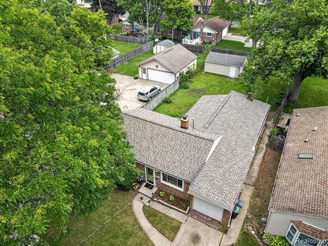 22611 Detour Street, Saint Clair Shores, MI 48082